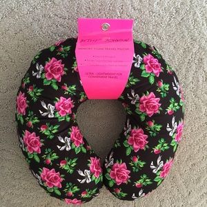 NWT Betsey Johnson flowers travel pillow